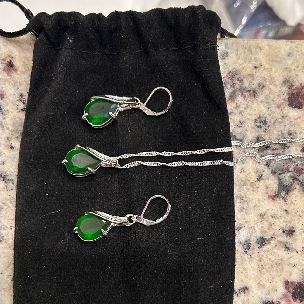Elegant Green and Silver Jewelry Set